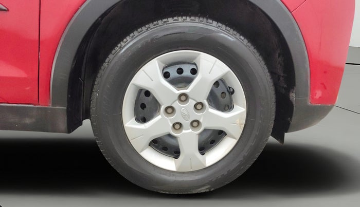 2022 Mahindra XUV300 W6 1.2 PETROL AMT, Petrol, Automatic, 30,959 km, Right Front Wheel