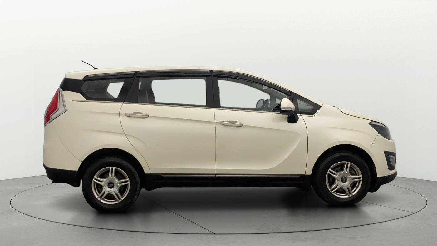 2018 Mahindra MARAZZO M6 7 STR, Diesel, Manual, 97,609 km, Right Side View