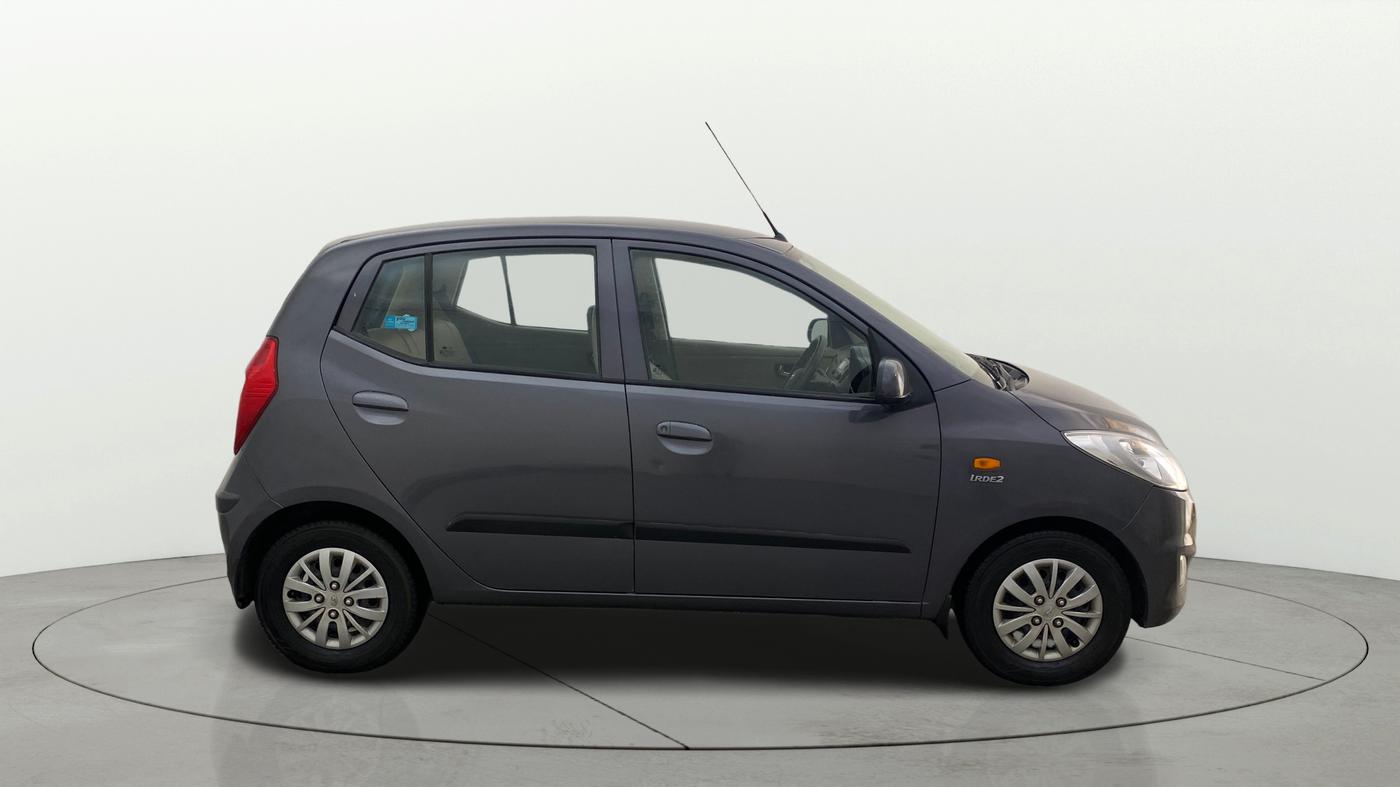 2016 Hyundai i10 SPORTZ 1.1, Petrol, Manual, 75,834 km, Right Side View