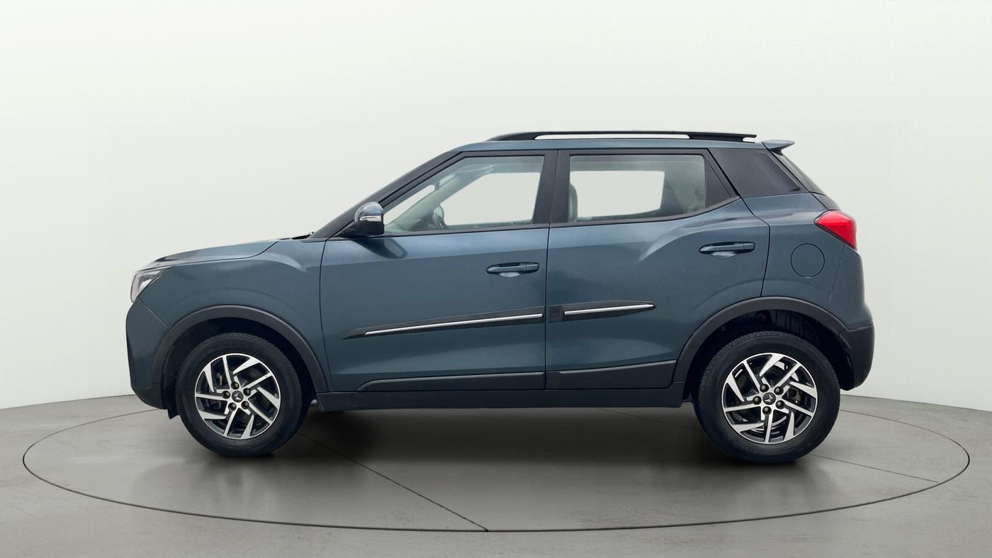 2023 Mahindra XUV300 W8 (O) 1.2 PETROL AMT, Petrol, Automatic, 35,603 km, Left Side