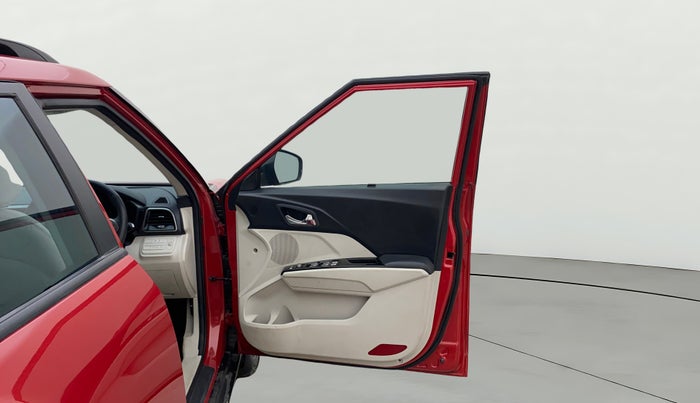 2023 Mahindra XUV300 W8 (O) 1.5 DIESEL AMT, Diesel, Automatic, 63,752 km, RHS Front Door