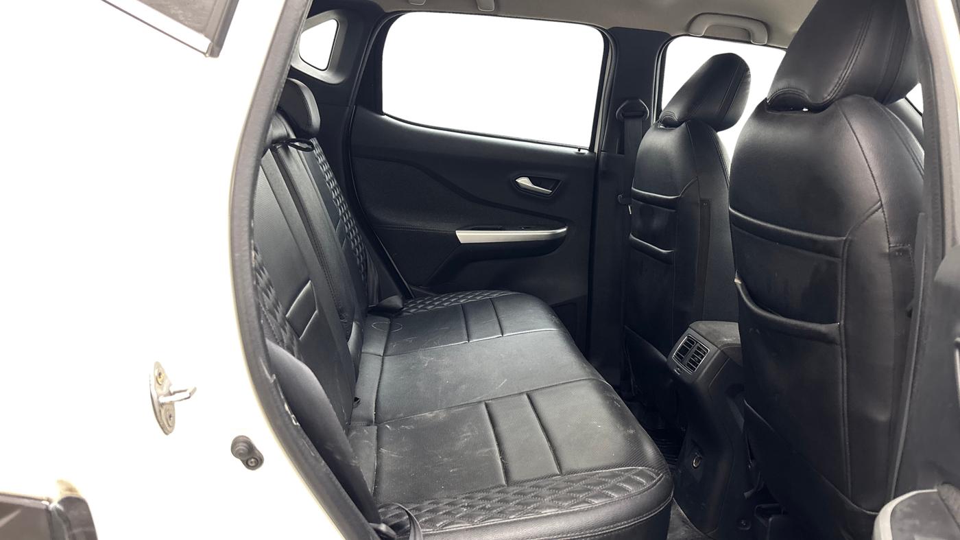 2022 Nissan MAGNITE XV TURBO CVT DUAL TONE, Petrol, Automatic, 40,359 km, Right Side Rear Door Cabin