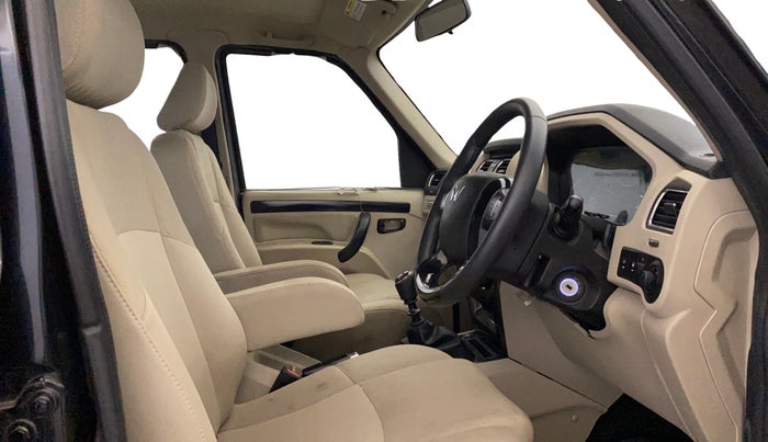 2023 Mahindra SCORPIO CLASSIC S11 7STR, Diesel, Manual, 38,227 km, Right Side Front Door Cabin