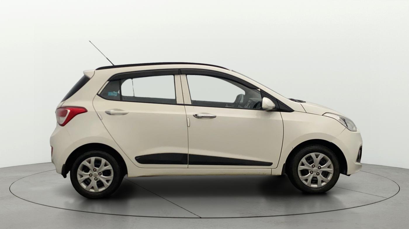 2015 Hyundai Grand i10 SPORTZ 1.2 KAPPA VTVT, Petrol, Manual, 27,891 km, Right Side View