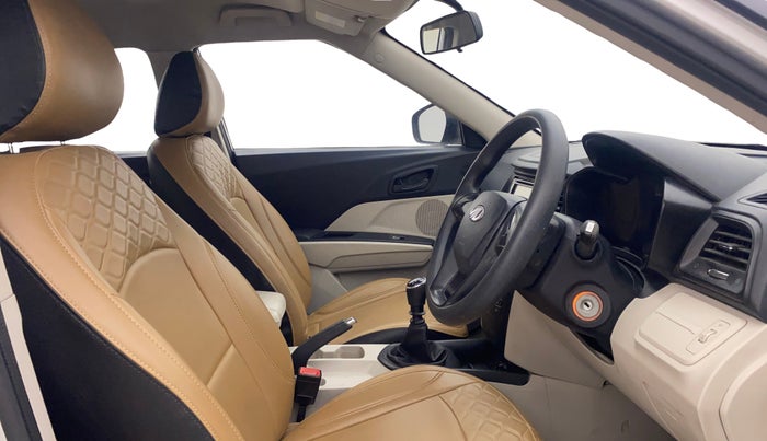 2019 Mahindra XUV300 W4 1.2 PETROL, Petrol, Manual, 75,257 km, Right Side Front Door Cabin