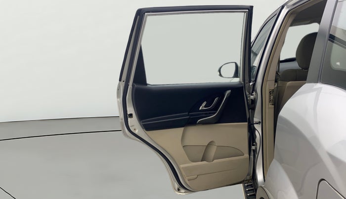 2016 Mahindra XUV500 W6, Diesel, Manual, 89,770 km, LHS Rear Door