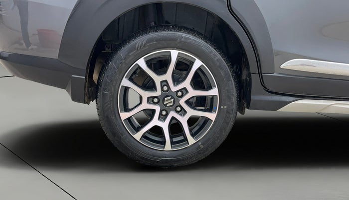 2023 Maruti XL6 ALPHA MT, Petrol, Manual, 32,459 km, Right Rear Wheel