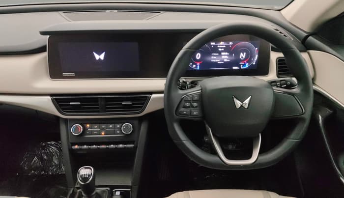 2023 Mahindra XUV700 AX 5 P MT 5 STR, Petrol, Manual, 19,885 km, Steering Wheel Close Up