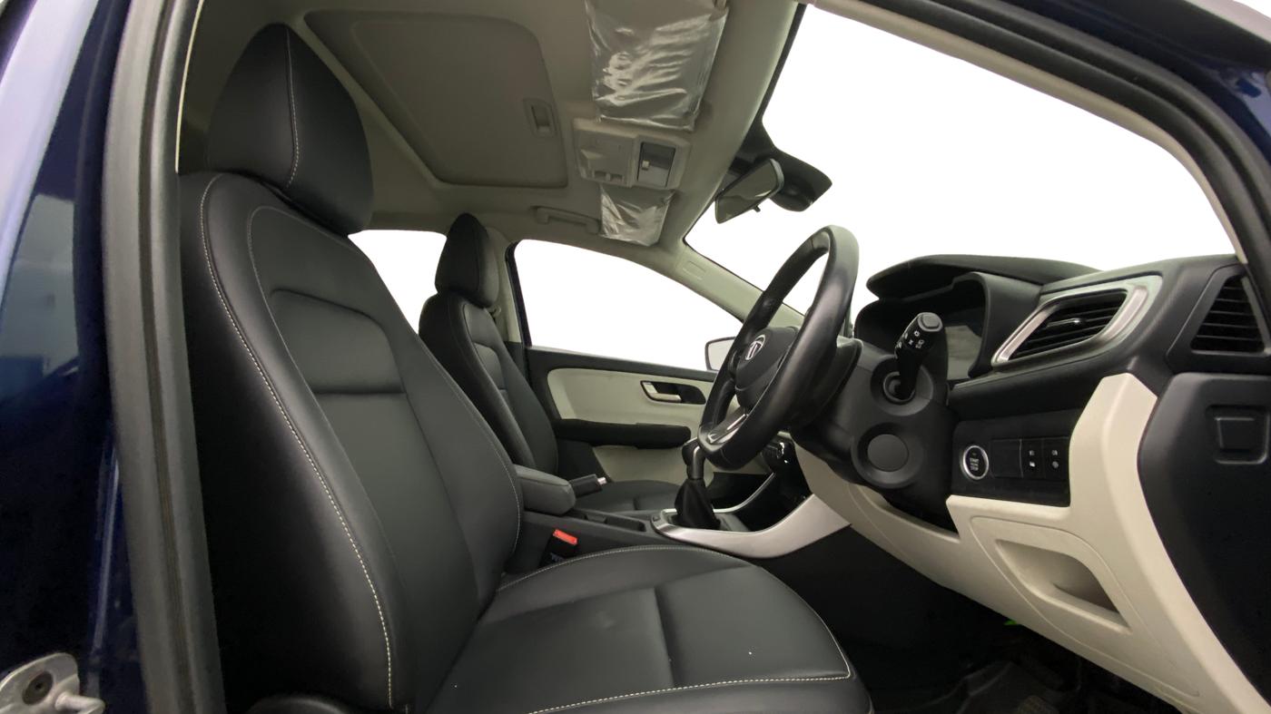 2023 Tata ALTROZ XZA PLUS (O) SUNROOF P , Petrol, Automatic, 26,917 km, Right Side Front Door Cabin