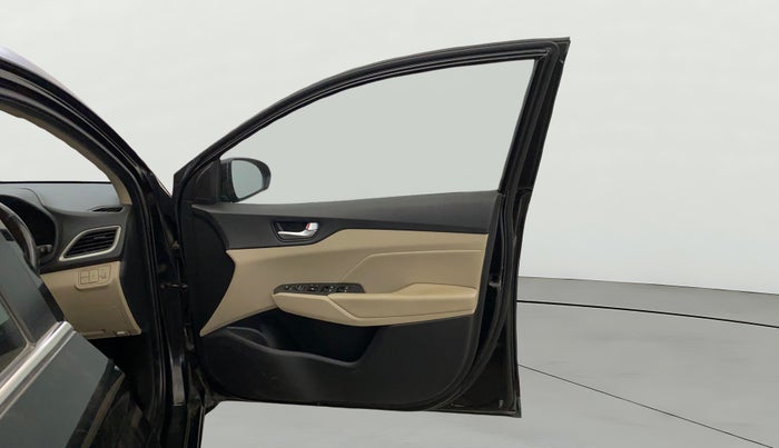 2017 Hyundai Verna 1.6 VTVT SX O, Petrol, Manual, 64,229 km, RHS Front Door