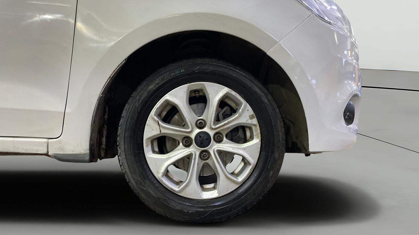 2015 Ford Figo Aspire TITANIUM PLUS 1.2 PETROL, Petrol, Manual, 73,930 km, Right Front Wheel