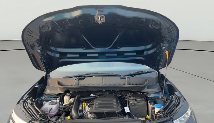 2025 Skoda KUSHAQ  Signature 1.0L TSI MT , Petrol, Manual, 4,742 km, Open Bonet