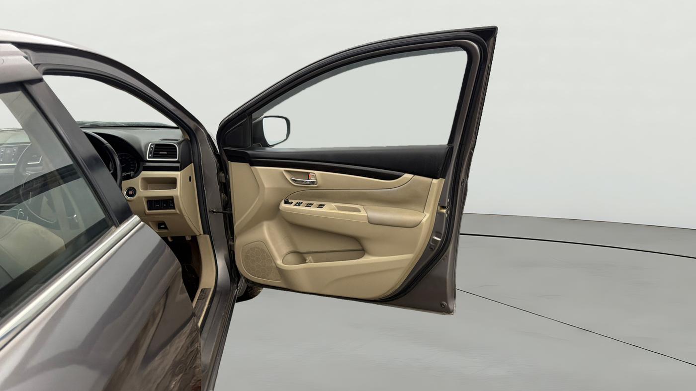 2015 Maruti Ciaz ZXI+, Petrol, Manual, 49,798 km, RHS Front Door