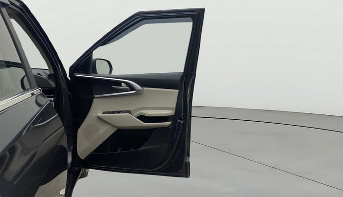 2022 KIA CARENS PRESTIGE 1.4 PETROL 7 STR, Petrol, Manual, 24,555 km, RHS Front Door