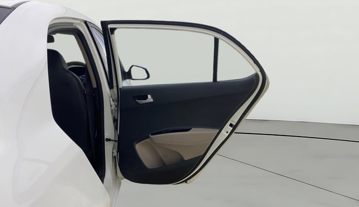 2016 Hyundai Xcent SX 1.2, CNG, Manual, 1,05,179 km, RHS Rear Door