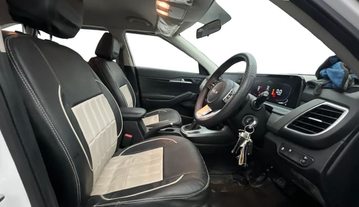 2024 KIA SELTOS  HTK 1.5 PETROL MT, Petrol, Manual, 26,613 km, Right Side Front Door Cabin