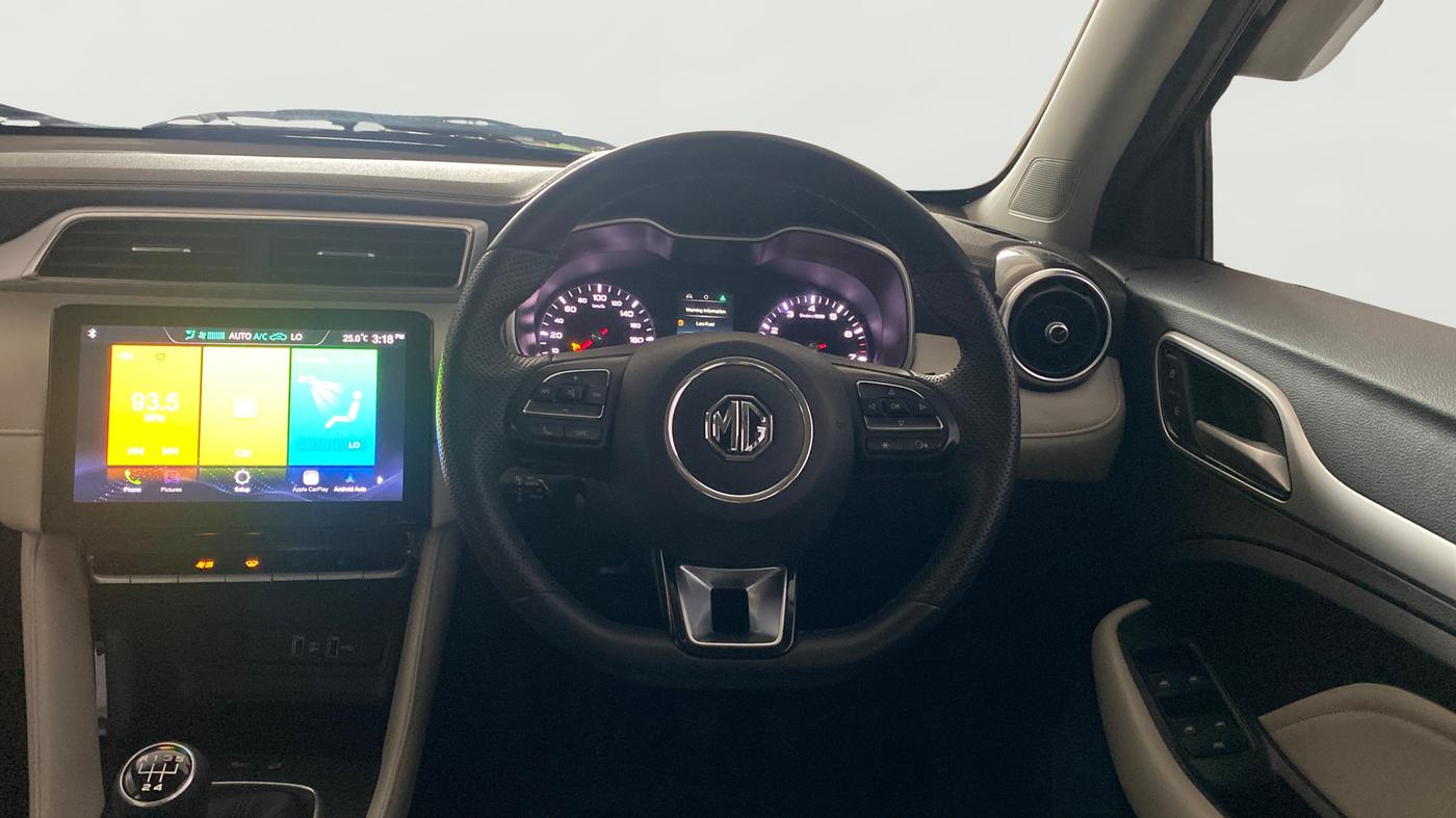 2024 MG ASTOR Shine 1.5 MT (Ivory), Petrol, Manual, 28,017 km, Steering Wheel Close Up