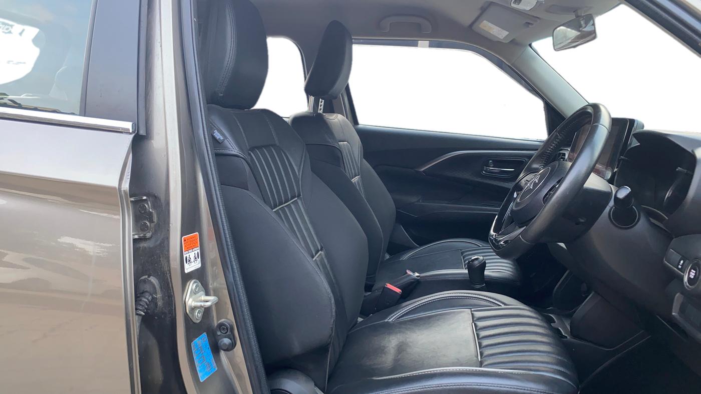 2024 Maruti Swift ZXI PLUS, Petrol, Manual, 31,305 km, Right Side Front Door Cabin