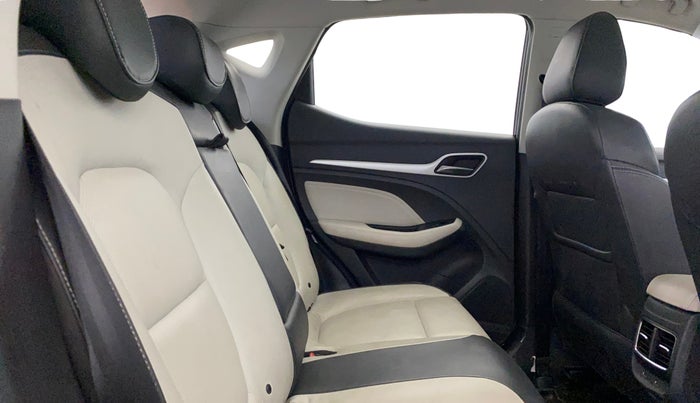 2022 MG ASTOR SHARP EX 1.5 MT, Petrol, Manual, 20,558 km, Right Side Rear Door Cabin