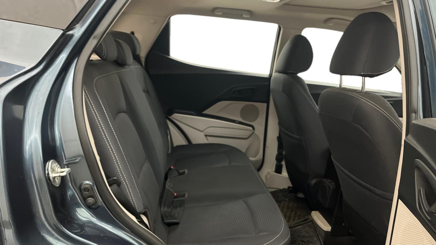 2021 Mahindra XUV300 W6 1.2 PETROL, Petrol, Manual, 54,459 km, Right Side Rear Door Cabin