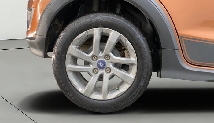 2018 Ford FREESTYLE TITANIUM 1.5 DIESEL, Diesel, Manual, 1,15,215 km, Right Rear Wheel