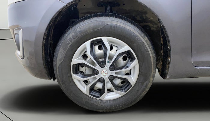 2017 Maruti Swift LXI (O), CNG, Manual, 1,08,799 km, Left Front Wheel