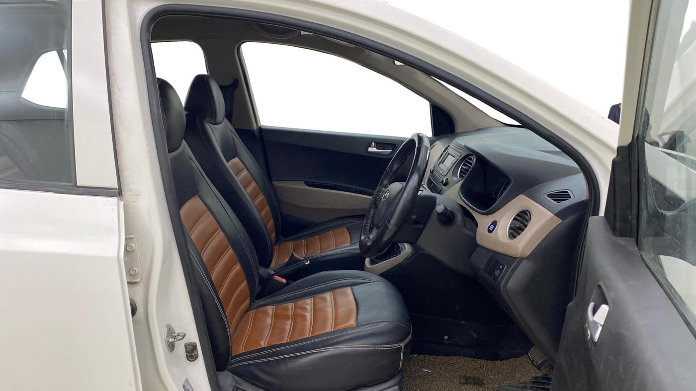 2016 Hyundai Grand i10 ASTA AT 1.2 KAPPA VTVT, Petrol, Automatic, 40,443 km, Right Side Front Door Cabin