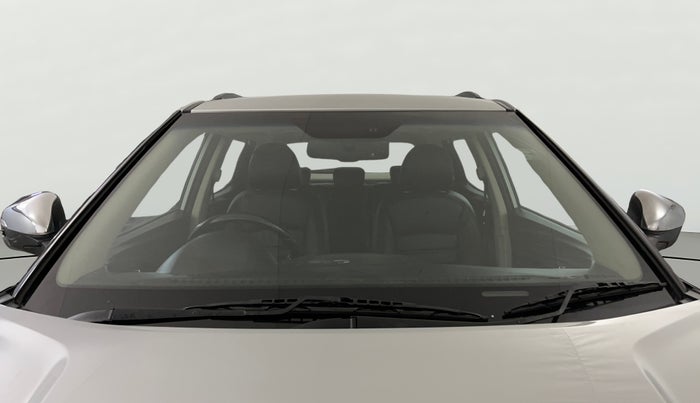 2021 Mahindra XUV300 W8 (O) 1.5 DIESEL, Diesel, Manual, 74,257 km, Front Windshield