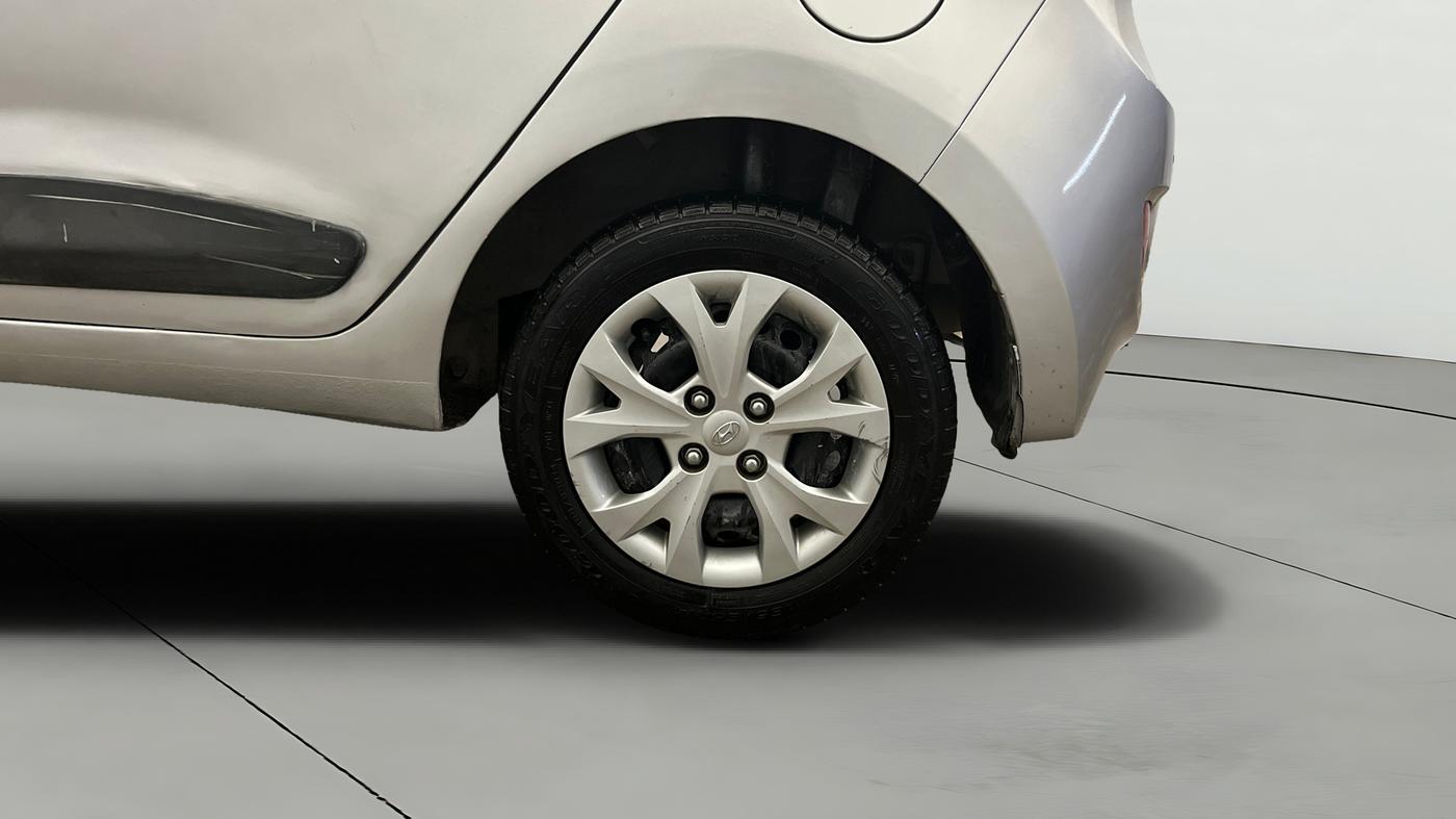 2015 Hyundai Grand i10 SPORTZ 1.2 KAPPA VTVT, Petrol, Manual, 20,779 km, Left Rear Wheel
