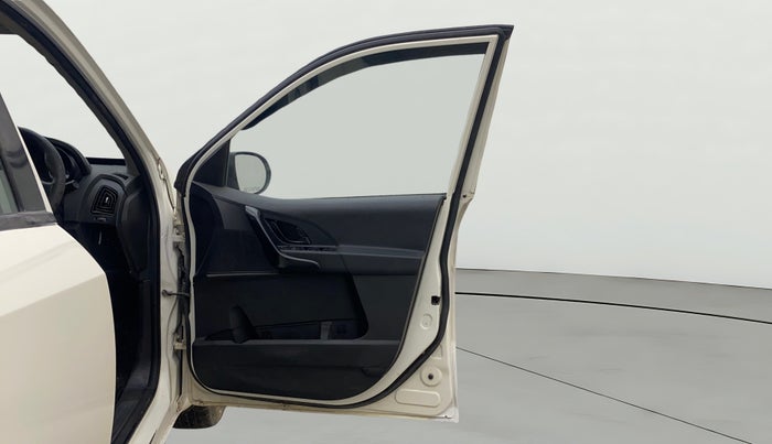 2019 Mahindra XUV500 W5, Diesel, Manual, 85,365 km, RHS Front Door