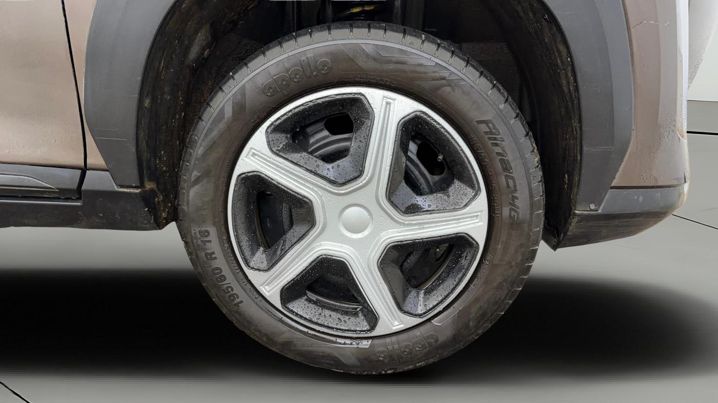 2021 Nissan MAGNITE XL, Petrol, Manual, 90,623 km, Right Front Wheel