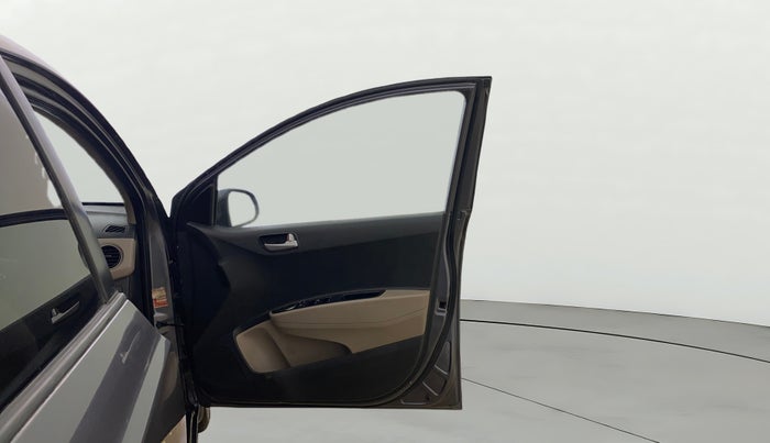 2017 Hyundai Xcent SX 1.2, Petrol, Manual, 76,164 km, RHS Front Door