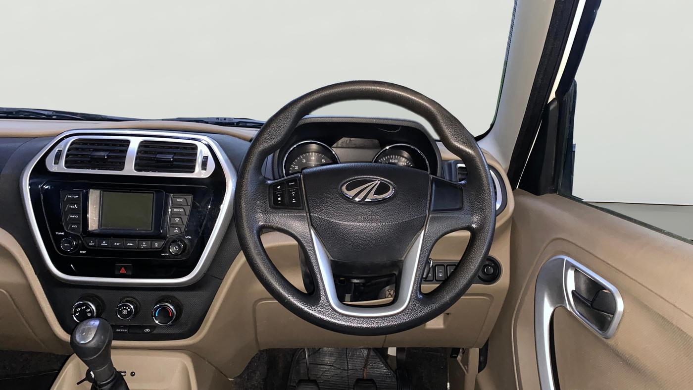 2015 Mahindra TUV300 T8, Diesel, Manual, 81,031 km, Steering Wheel Close Up