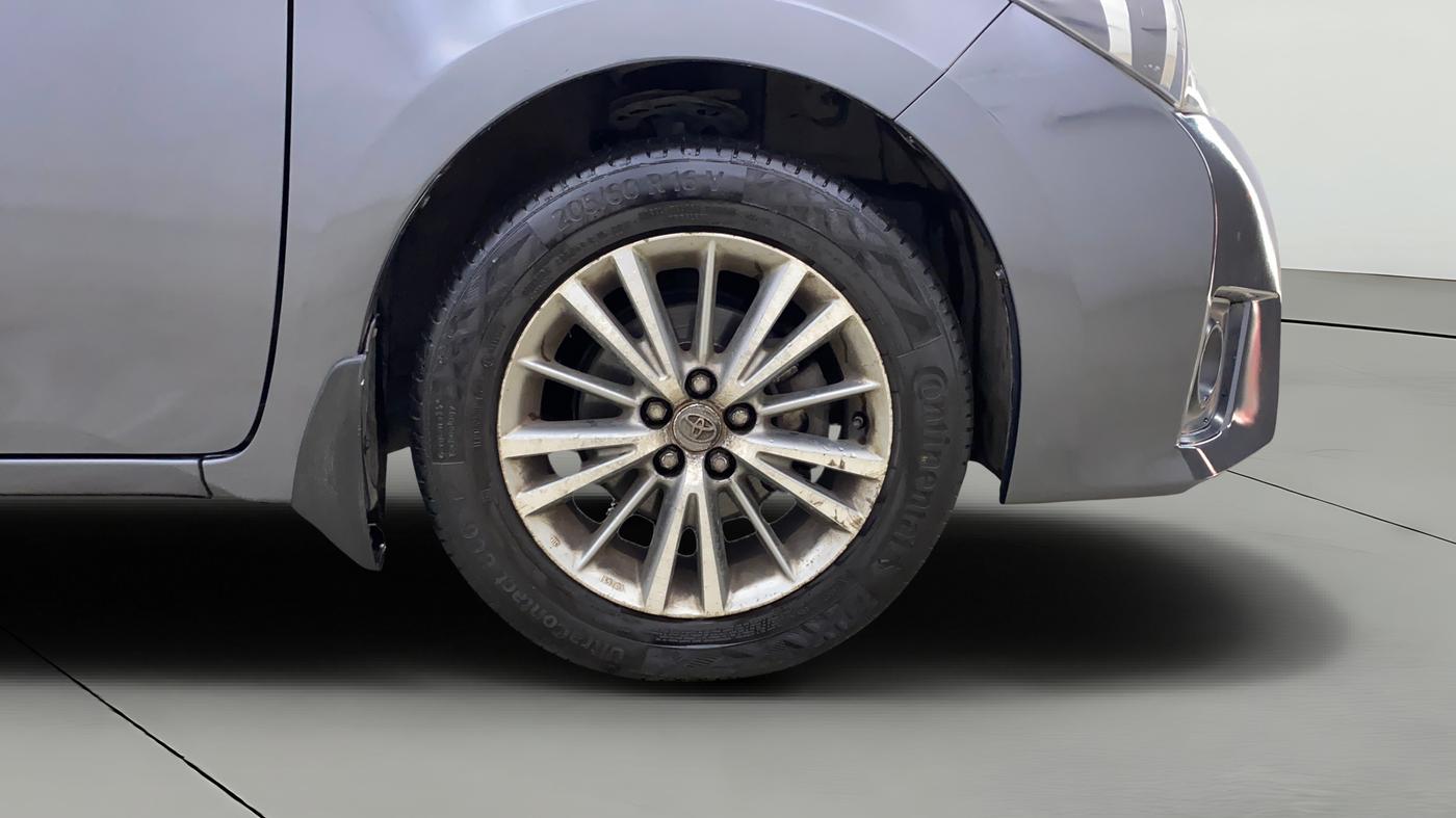 2014 Toyota Corolla Altis VL CVT PETROL, Petrol, Automatic, 1,32,528 km, Right Front Wheel