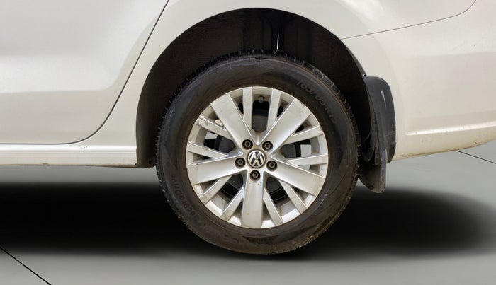 2014 Volkswagen Vento HIGHLINE PETROL AT, Petrol, Automatic, 42,796 km, Left Rear Wheel