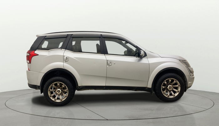 2018 Mahindra XUV500 W9, Diesel, Manual, 95,179 km, Right Side View