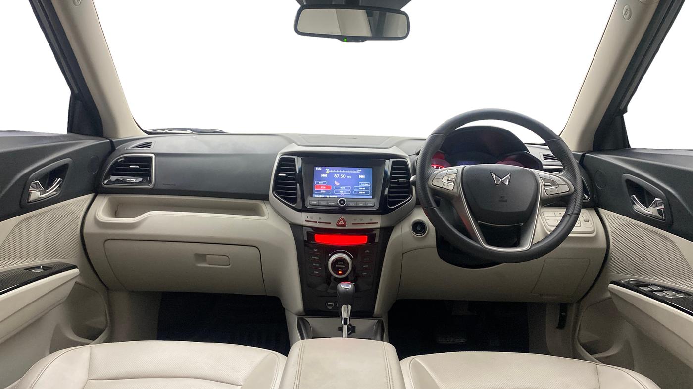 2024 Mahindra XUV300 W8 (O) 1.2 PETROL AMT, Petrol, Automatic, 15,125 km, Dashboard