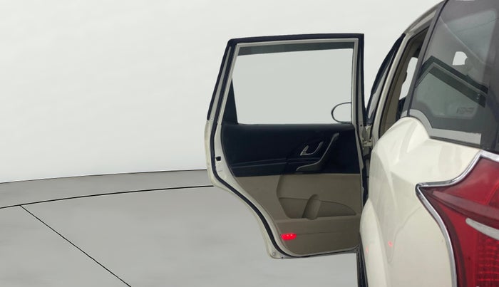 2015 Mahindra XUV500 W10 AWD, Diesel, Manual, 1,08,006 km, LHS Rear Door