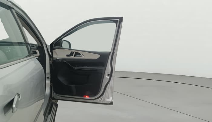 2023 Mahindra XUV700 AX 7 LUXURY D AT 7 STR, Diesel, Automatic, 71,729 km, RHS Front Door