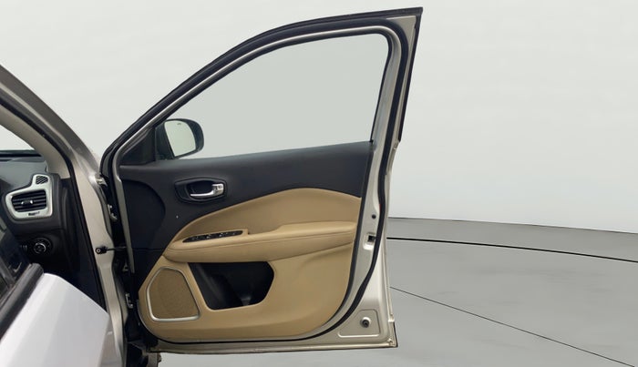 2017 Jeep Compass LONGITUDE 2.0 DIESEL, Diesel, Manual, 1,27,577 km, RHS Front Door