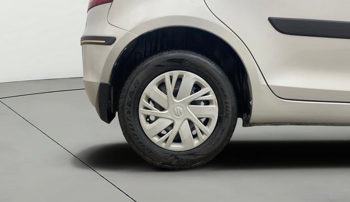 2016 Maruti Swift VXI O, Petrol, Manual, 66,684 km, Right Rear Wheel