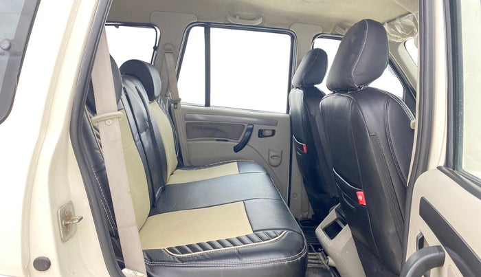 2021 Mahindra Scorpio S5, Diesel, Manual, 71,605 km, Right Side Rear Door Cabin