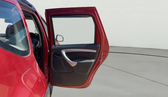 2014 Renault Duster 110 PS RXL ADVENTURE, Diesel, Manual, 1,09,872 km, RHS Rear Door