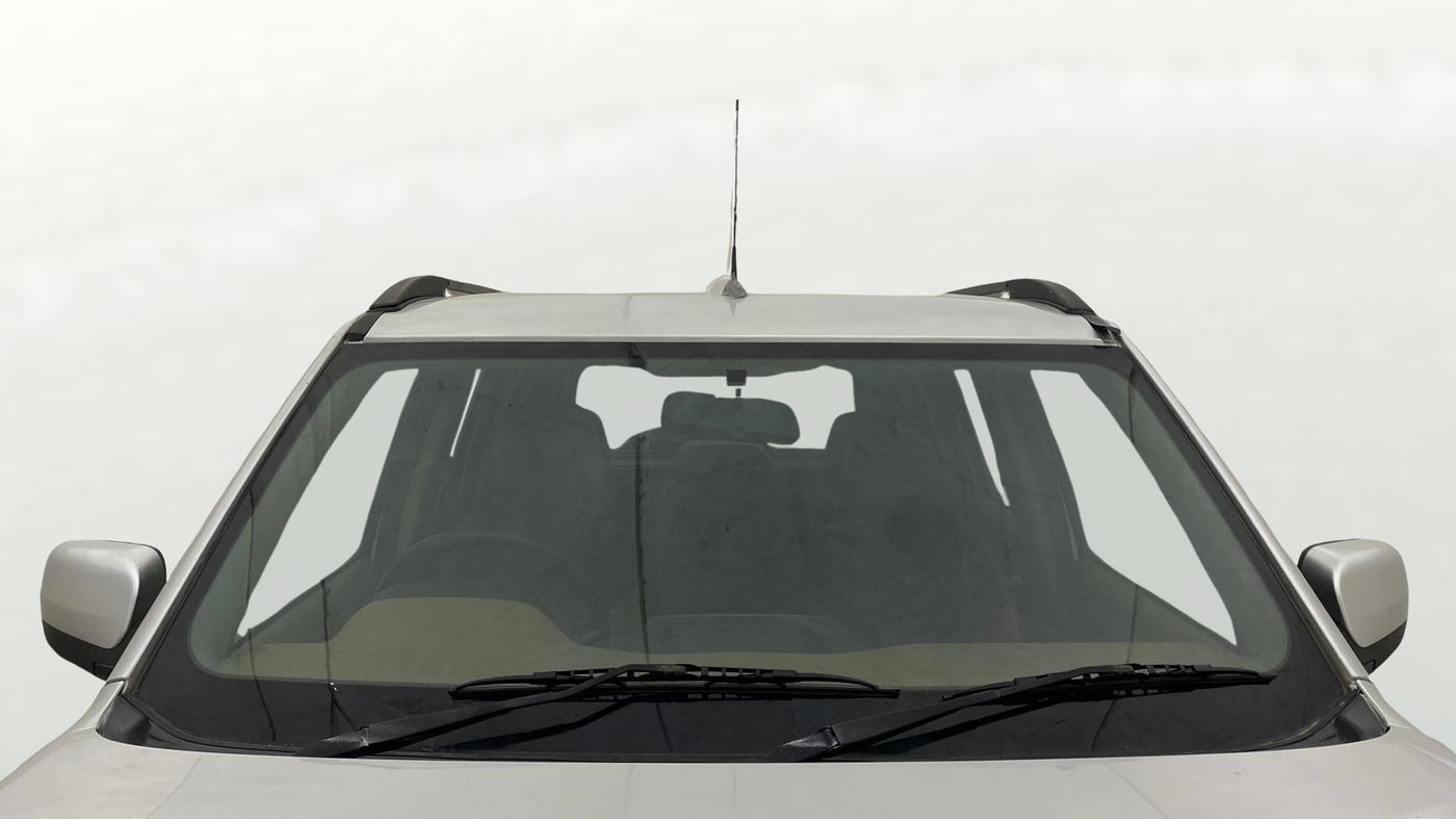 2016 Mahindra TUV300 T8, Diesel, Manual, 1,19,162 km, Front Windshield