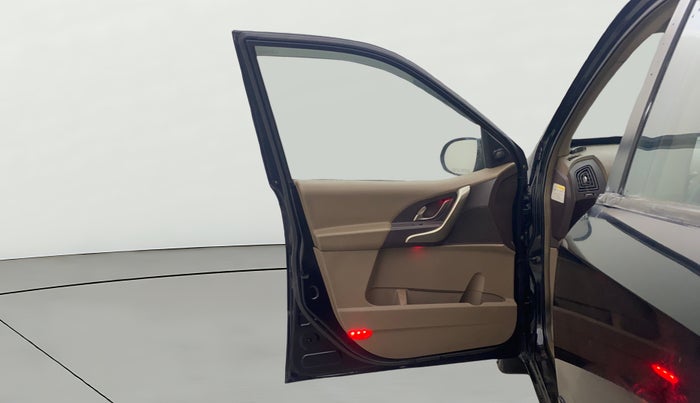 2013 Mahindra XUV500 W8, Diesel, Manual, 97,655 km, LHS Front Door