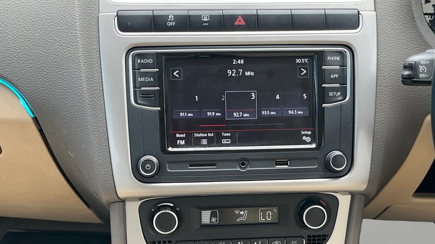 2016 Volkswagen Vento HIGHLINE PETROL AT, Petrol, Automatic, 25,550 km, Air Conditioner