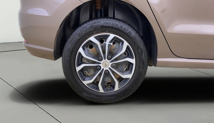 2016 Volkswagen Ameo COMFORTLINE 1.2L, Petrol, Manual, 1,13,850 km, Right Rear Wheel