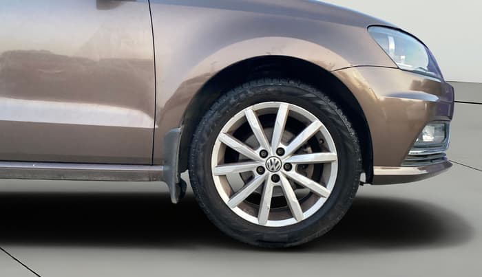 2017 Volkswagen Ameo HIGHLINE1.2L PLUS 16 ALLOY, Petrol, Manual, 87,495 km, Right Front Wheel