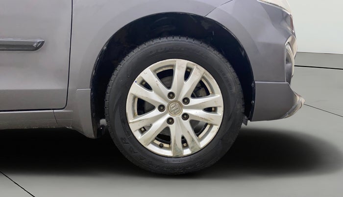 2018 Maruti Ertiga ZXI+, Petrol, Manual, 95,323 km, Right Front Wheel