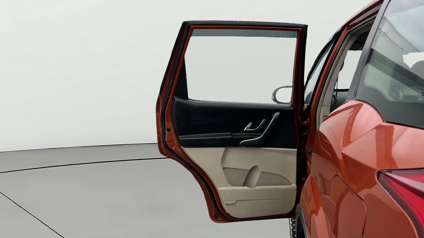 2016 Mahindra XUV500 W6, Diesel, Manual, 68,794 km, LHS Rear Door